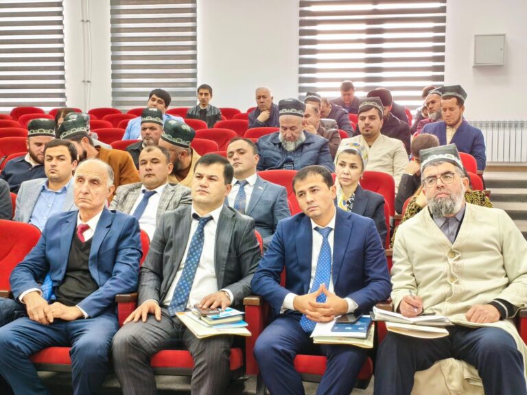 03.12.2025 / Бо ташаббуси Кумитаи дин ва танзими ҷашну маросими назди Ҳукумати Ҷумҳурии Тоҷикистон дар толори Донишкадаи исломии Тоҷикистон ба номи Имоми Аъзам – Абуҳанифа конференсияи миллӣ таҳти унвони “Оилаи солим ва ташаккули маърифати ҳуқуқӣ” баргузор гардид